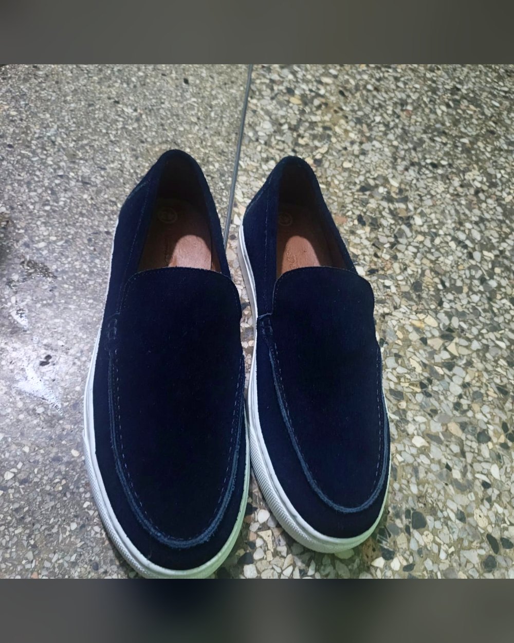 Mocassin Tokpa vu de dessus, première de propreté cuir naturel